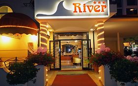 Hotel River
